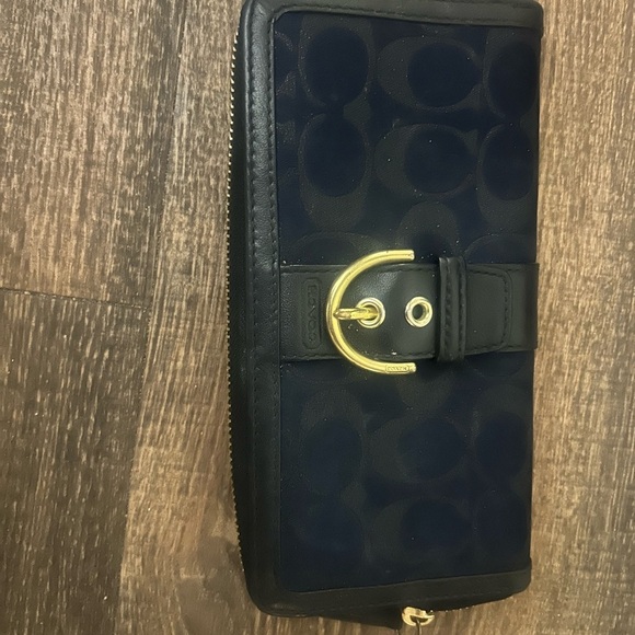 Coach large vintage classic wallet from around  2010- great condition - Picture 5 of 8